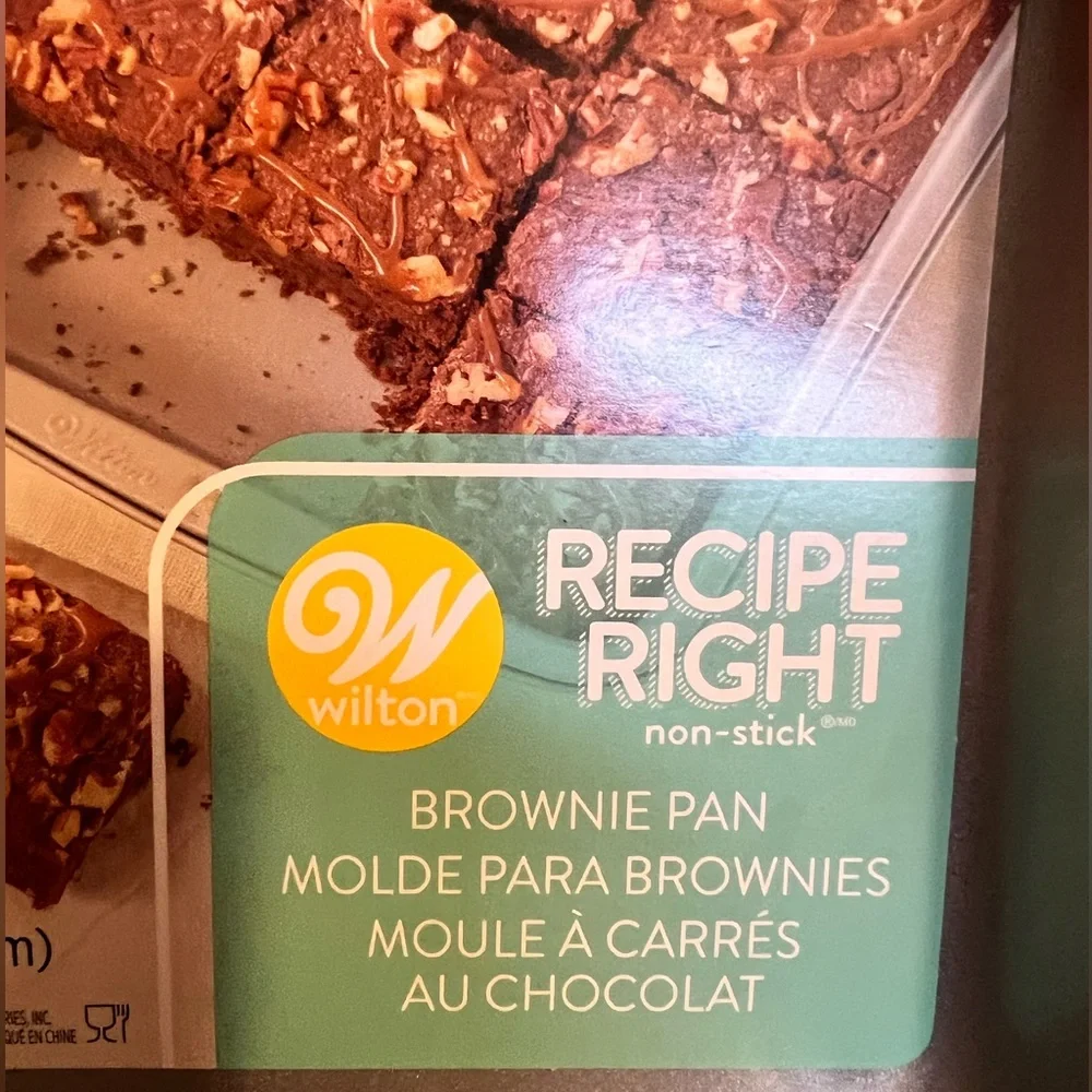 Wilton  brownie pan 11”x7”x1.5”
